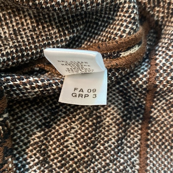 St.John Fall 2009 Zip-up Cardigan- Paisley Design- Size Small - Picture 6 of 11